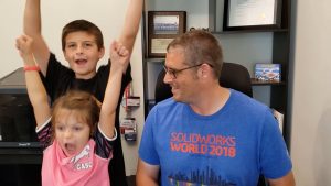 3 cha con kỹ sư thiết kế tàu vũ trụ bằng các ứng dụng của SOLIDWORKS 10 nate thiet ke tau vu tru