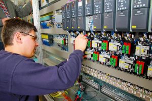 Giải quyết tình trạng "ông nói gà, bà nói vịt" giữa kỹ sư cơ khí và kỹ sư điện, PCB 5 ky-su-dien-nghe-hot